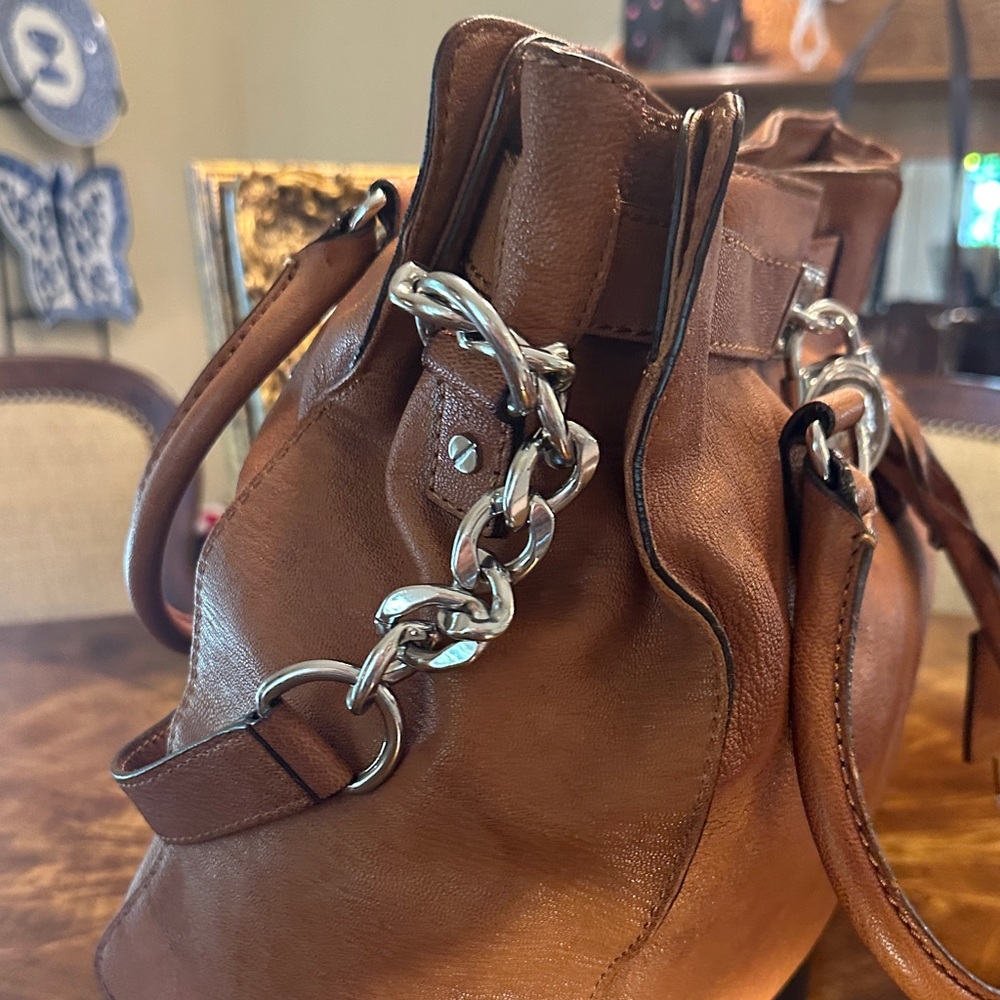 Micheal Kors Hampton Bag!! Still sells for 100-250
This bag keeps its value! - Picture 8 of 10